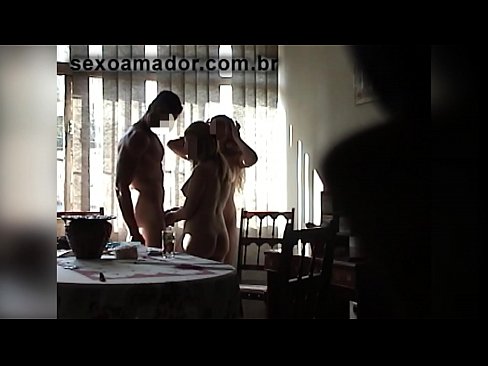 ❤️ Prietenii sexuali invită un bărbat uriaș și o partidă în trei cu el ☑ at ro.sexonfire.ru ️❤