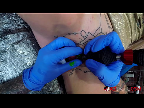 ❤️ Sully Savage, o bunăciune extrem de tatuată, și-a făcut un tatuaj pe clitorisul ei ☑ at ro.sexonfire.ru ️❤