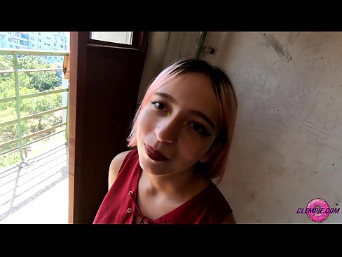 ❤️ O studentă senzuală o suge unui străin în Outback - Ejaculează pe fața lui ☑ at ro.sexonfire.ru ️❤